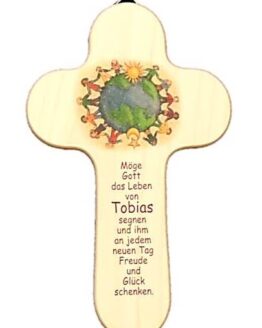 Holzkreuz mit Namen im Gebetsspruch Motiv "Alle Kinder dieser Welt"
